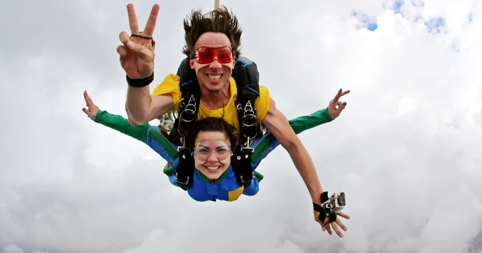 Skydiving Experiences Near Mumbai for Adrenaline Junkies